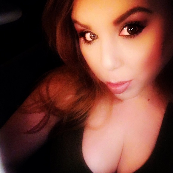 Meet your Posher, Courtney - Picture 1 of 8